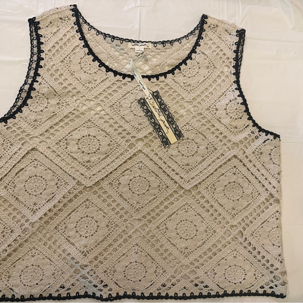 Ultra Pink Crochet Boho Sleeveless Women’s Vest Cottagore -Cream&Black Large NWT